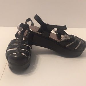 Platform fisherman jelly sandal size 8.